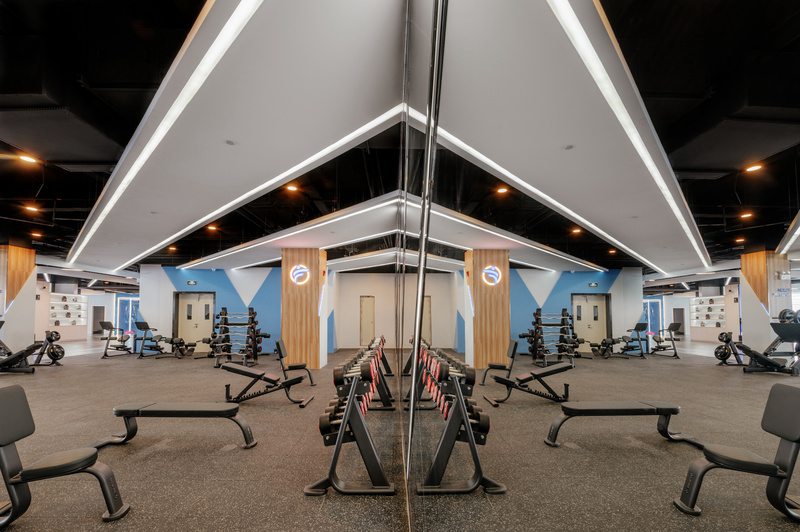 南宁富必达健身会所-自由力量训练器材区域